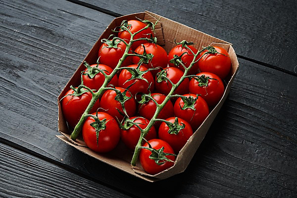 포토 JPG 해외이미지 방울토마토 검은배경 실내 사람없음 종이상자 해외포토 백그라운드 토마토 내부 상자 검은색 파일형식