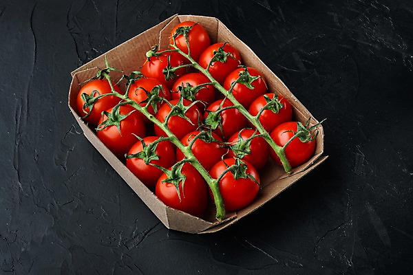 포토 JPG 해외이미지 방울토마토 검은배경 실내 사람없음 종이상자 해외포토 백그라운드 토마토 내부 상자 검은색 파일형식