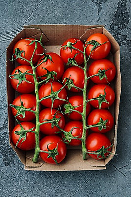 포토 JPG 해외이미지 방울토마토 회색배경 실내 사람없음 하이앵글 종이상자 해외포토 뷰포인트 백그라운드 토마토 내부 상자 회색 파일형식