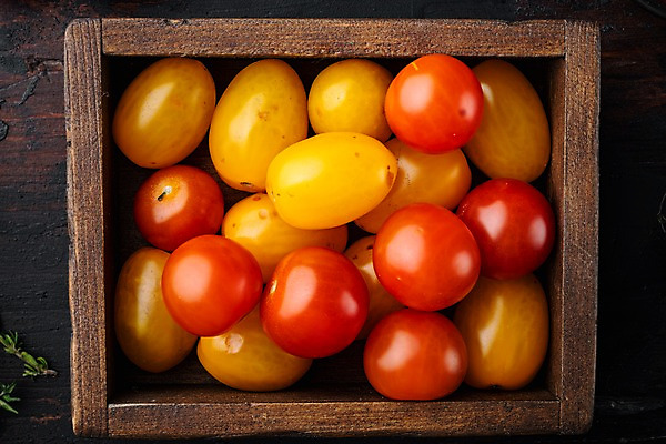 포토 JPG 해외이미지 방울토마토 실내 사람없음 하이앵글 나무상자 나무탁자 해외포토 뷰포인트 토마토 탁자 내부 상자 파일형식