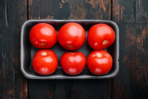 포토 JPG 해외이미지 토마토 실내 사람없음 하이앵글 나무탁자 스티로폼접시 해외포토 접시 뷰포인트 채소 탁자 내부 파일형식