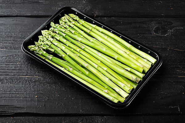 포토 JPG 해외이미지 검은배경 실내 사람없음 담기 아스파라거스 플라스틱통 해외포토 백그라운드 채소 모션 통 내부 검은색 플라스틱 파일형식