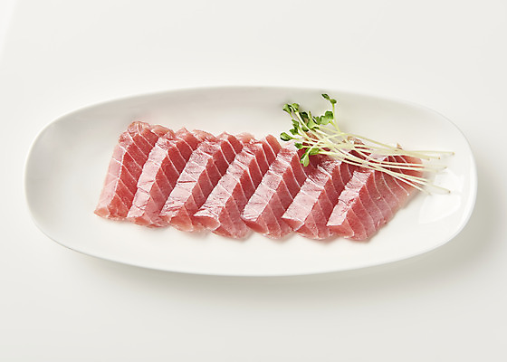 포토 JPG 스튜디오촬영 접시 음식 실내 사람없음 하이앵글 흰배경 날것 무순 참치뱃살 참치회 황다랑어 국내포토 식기 뷰포인트 백그라운드 어류 내부 생선회 흰색 참치 새싹채소 파일형식