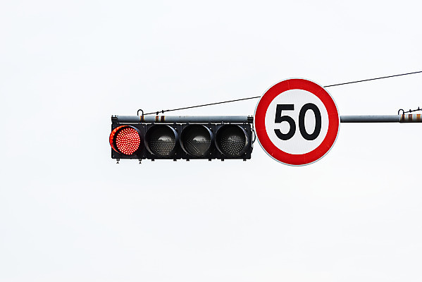 포토 JPG 주간 교통 사람없음 야외 신호등 통제 사회이슈 도로표지판 교통안전 사고예방 속도제한 안전속도 안전속도5030 50킬로미터 국내포토 자연요소 도로 컨셉 안전 금지 표지판 예방 정책 제한속도 파일형식