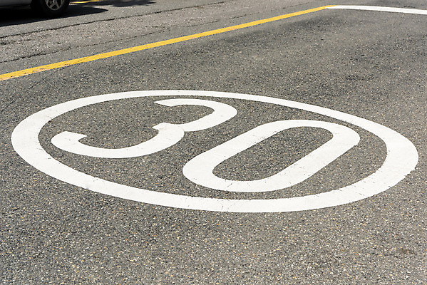 포토 JPG 주간 도로 교통 사람없음 야외 통제 사회이슈 교통안전 교통표지 사고예방 속도제한 안전속도 안전속도5030 30킬로미터 국내포토 자연요소 길 컨셉 교통시설 안전 금지 예방 정책 제한속도 파일형식