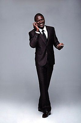 포토 JPG 스튜디오촬영 전신 서양인 외국인 해외기획촬영 2011년태국 남자 포즈 흑인 비즈니스 모션 회색배경 실내 한명 서기 미소 웃음 들기 사람 정장 성인 앞모습 30대 스마트폰 글로벌비즈니스 비즈니스맨 전화기 통화 남자만 남자한명만 성인남자만 성인한명만 성인남자한명만 장년만 장년남자만 장년남자한명만 성인만 국내포토 1 옷 뷰포인트 백그라운드 표정 인종 내부 장년 핸드폰 스마트기기 글로벌 회색 직장인 파일형식