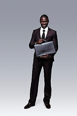 포토 JPG 스튜디오촬영 전신 서양인 외국인 해외기획촬영 2011년태국 남자 포즈 흑인 서류가방 가방 비즈니스 모션 회색배경 실내 한명 서기 미소 웃음 들기 사람 정장 성인 앞모습 30대 비즈니스라이프 글로벌비즈니스 업무 비즈니스맨 작업실 출장 출근 출퇴근 퇴근 남자만 남자한명만 성인남자만 성인한명만 성인남자한명만 장년만 장년남자만 장년남자한명만 성인만 국내포토 1 라이프스타일 잡화 옷 뷰포인트 백그라운드 표정 인종 내부 장년 글로벌 회색 작업 직장인 파일형식