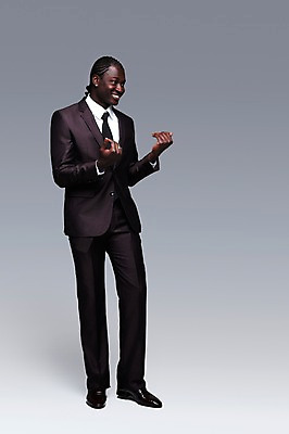 포토 JPG 스튜디오촬영 전신 서양인 외국인 해외기획촬영 응시 2011년태국 남자 포즈 흑인 비즈니스 모션 회색배경 실내 한명 서기 미소 웃음 사람 정장 손짓 성인 앞모습 30대 글로벌비즈니스 비즈니스맨 남자만 남자한명만 성인남자만 성인한명만 성인남자한명만 장년만 장년남자만 장년남자한명만 성인만 국내포토 1 시선 옷 뷰포인트 백그라운드 표정 인종 내부 장년 글로벌 회색 직장인 파일형식