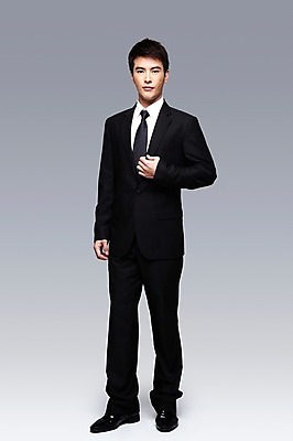 포토 JPG 스튜디오촬영 전신 해외기획촬영 2011년태국 남자 포즈 비즈니스 모션 회색배경 실내 한명 서기 사람 동양인 정장 성인 앞모습 30대 글로벌비즈니스 비즈니스맨 남자만 남자한명만 성인남자만 성인한명만 성인남자한명만 장년만 장년남자만 장년남자한명만 성인만 국내포토 1 옷 뷰포인트 백그라운드 인종 내부 장년 글로벌 회색 직장인 파일형식