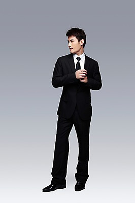 포토 JPG 스튜디오촬영 전신 해외기획촬영 응시 2011년태국 남자 포즈 비즈니스 모션 회색배경 실내 한명 서기 사람 동양인 정장 성인 앞모습 30대 글로벌비즈니스 비즈니스맨 남자만 남자한명만 성인남자만 성인한명만 성인남자한명만 장년만 장년남자만 장년남자한명만 성인만 국내포토 1 시선 옷 뷰포인트 백그라운드 인종 내부 장년 글로벌 회색 직장인 파일형식