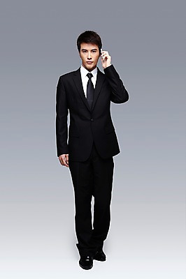 포토 JPG 스튜디오촬영 전신 해외기획촬영 2011년태국 남자 포즈 비즈니스 모션 회색배경 실내 한명 서기 들기 사람 동양인 정장 성인 앞모습 30대 스마트폰 글로벌비즈니스 비즈니스맨 전화기 통화 남자만 남자한명만 성인남자만 성인한명만 성인남자한명만 장년만 장년남자만 장년남자한명만 성인만 국내포토 1 옷 뷰포인트 백그라운드 인종 내부 장년 핸드폰 스마트기기 글로벌 회색 직장인 파일형식
