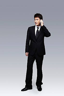 포토 JPG 스튜디오촬영 전신 해외기획촬영 응시 2011년태국 남자 포즈 비즈니스 모션 회색배경 실내 한명 서기 들기 사람 동양인 정장 성인 앞모습 30대 스마트폰 글로벌비즈니스 비즈니스맨 전화기 통화 남자만 남자한명만 성인남자만 성인한명만 성인남자한명만 장년만 장년남자만 장년남자한명만 성인만 국내포토 1 시선 옷 뷰포인트 백그라운드 인종 내부 장년 핸드폰 스마트기기 글로벌 회색 직장인 파일형식