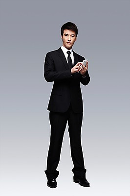 포토 JPG 스튜디오촬영 전신 해외기획촬영 2011년태국 남자 포즈 비즈니스 모션 회색배경 실내 한명 서기 들기 사람 동양인 정장 성인 앞모습 30대 스마트폰 글로벌비즈니스 터치 비즈니스맨 전화기 통화 남자만 남자한명만 성인남자만 성인한명만 성인남자한명만 장년만 장년남자만 장년남자한명만 성인만 국내포토 1 옷 뷰포인트 백그라운드 인종 내부 장년 핸드폰 스마트기기 글로벌 회색 직장인 파일형식