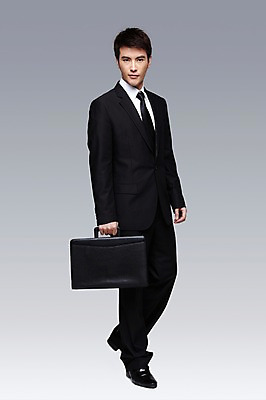 포토 JPG 스튜디오촬영 전신 해외기획촬영 2011년태국 남자 포즈 서류가방 가방 비즈니스 모션 회색배경 실내 한명 서기 들기 사람 동양인 정장 성인 앞모습 30대 비즈니스라이프 글로벌비즈니스 업무 비즈니스맨 작업실 출장 출근 출퇴근 퇴근 남자만 남자한명만 성인남자만 성인한명만 성인남자한명만 장년만 장년남자만 장년남자한명만 성인만 국내포토 1 라이프스타일 잡화 옷 뷰포인트 백그라운드 인종 내부 장년 글로벌 회색 작업 직장인 파일형식