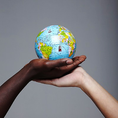 포토 JPG 스튜디오촬영 외국인 백인 해외기획촬영 손 2011년태국 지구 흑인 신체 비즈니스 회색배경 성공 협력 함께함 실내 들기 사람 동양인 인종 손짓 두명 신체부위 세계 글로벌 지구본 글로벌비즈니스 경쟁 비즈니스맨 목표 계획 팔 국내포토 서양인 남자 백그라운드 컨셉 모션 내부 회색 직장인 파일형식