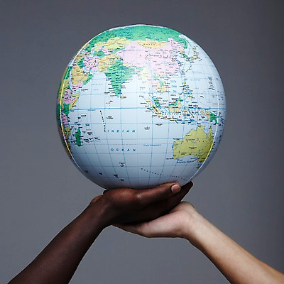 포토 JPG 스튜디오촬영 외국인 백인 해외기획촬영 손 2011년태국 지구 흑인 신체 비즈니스 회색배경 성공 협력 함께함 실내 들기 사람 동양인 인종 손짓 두명 신체부위 세계 글로벌 지구본 글로벌비즈니스 경쟁 비즈니스맨 목표 계획 팔 국내포토 서양인 남자 백그라운드 컨셉 모션 내부 회색 직장인 파일형식