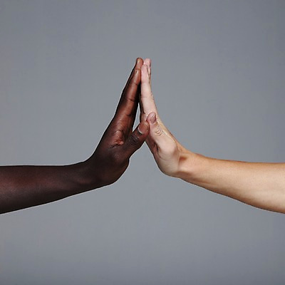 포토 JPG 스튜디오촬영 외국인 백인 해외기획촬영 손 2011년태국 흑인 신체 비즈니스 회색배경 성공 협력 함께함 실내 사람 동양인 인종 손짓 두명 신체부위 글로벌 글로벌비즈니스 경쟁 비즈니스맨 목표 계획 팔 손맞댄 국내포토 서양인 남자 백그라운드 컨셉 모션 내부 회색 직장인 파일형식