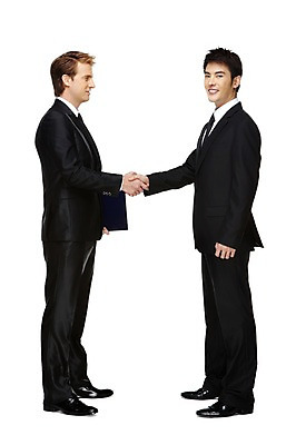 포토 JPG 스튜디오촬영 전신 서양인 외국인 백인 해외기획촬영 2011년태국 남자 비즈니스 성공 회의 협력 악수 영업 함께함 실내 협상 서기 미소 웃음 들기 누끼 사람 동양인 정장 성인 두명 옆모습 30대 마주보기 손잡기 글로벌비즈니스 경쟁 거래 모임 인사 업무 직장인 비즈니스맨 작업실 목표 계획 토론 동료 계약 문서 화해 남자만 성인남자만 장년만 장년남자만 성인만 국내포토 직업 옷 감정 뷰포인트 컨셉 관계 모션 표정 인종 손짓 내부 장년 글로벌 예절 작업 파일형식