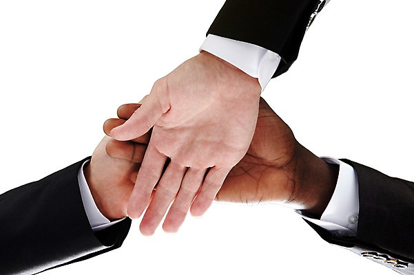 포토 JPG 스튜디오촬영 외국인 백인 해외기획촬영 손 2011년태국 로우앵글 흑인 신체 비즈니스 성공 협력 함께함 실내 손바닥 협상 누끼 사람 동양인 인종 정장 손짓 신체부위 세명 글로벌 글로벌비즈니스 파이팅 경쟁 비즈니스맨 목표 계획 손모으기 팔 소매 국내포토 서양인 옷 남자 뷰포인트 컨셉 모션 내부 직장인 파일형식