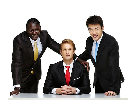 포토 JPG 스튜디오촬영 서양인 외국인 백인 해외기획촬영 2011년태국 남자 흑인 비즈니스 탁자 성공 회의 협력 영업 함께함 실내 협상 서기 미소 웃음 누끼 사람 앉기 동양인 인종 정장 성인 앞모습 세명 30대 글로벌비즈니스 경쟁 거래 모임 업무 직장인 비즈니스맨 작업실 목표 계획 토론 동료 남자만 성인남자만 장년만 장년남자만 성인만 국내포토 직업 옷 뷰포인트 가구 컨셉 관계 모션 표정 내부 장년 글로벌 작업 파일형식