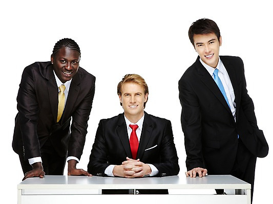 포토 JPG 스튜디오촬영 서양인 외국인 백인 해외기획촬영 2011년태국 남자 흑인 비즈니스 탁자 성공 회의 협력 영업 함께함 실내 협상 서기 미소 웃음 누끼 사람 앉기 동양인 인종 정장 성인 앞모습 세명 30대 글로벌비즈니스 경쟁 거래 모임 업무 직장인 비즈니스맨 작업실 목표 계획 토론 동료 남자만 성인남자만 장년만 장년남자만 성인만 국내포토 직업 옷 뷰포인트 가구 컨셉 관계 모션 표정 내부 장년 글로벌 작업 파일형식