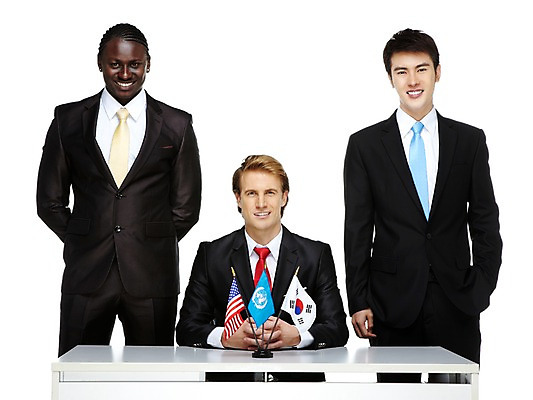 포토 JPG 스튜디오촬영 서양인 외국인 백인 해외기획촬영 2011년태국 남자 흑인 비즈니스 탁자 성공 회의 협력 영업 한국 함께함 실내 협상 서기 미소 웃음 누끼 사람 앉기 동양인 인종 정장 성인 앞모습 세명 30대 마주보기 글로벌비즈니스 미국 경쟁 거래 모임 깃발 업무 직장인 비즈니스맨 작업실 성조기 국기 목표 계획 태극기 토론 무역 친목 국제연합 외교 유엔기 남자만 성인남자만 장년만 장년남자만 성인만 국내포토 직업 옷 산업 아시아 뷰포인트 가구 컨셉 북아메리카 모션 표정 내부 장년 경제 글로벌 작업 파일형식