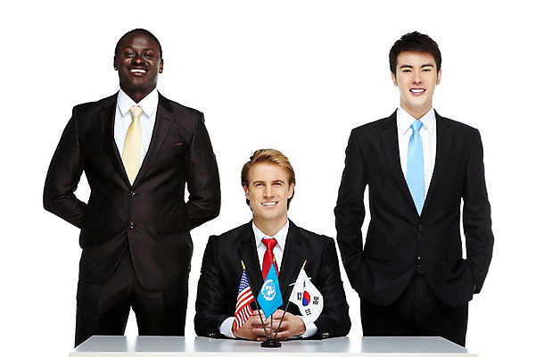 포토 JPG 스튜디오촬영 서양인 외국인 백인 해외기획촬영 2011년태국 남자 흑인 비즈니스 탁자 성공 회의 협력 영업 한국 함께함 실내 협상 서기 미소 웃음 누끼 사람 앉기 동양인 인종 정장 성인 앞모습 세명 30대 마주보기 글로벌비즈니스 미국 경쟁 거래 모임 깃발 업무 직장인 비즈니스맨 작업실 성조기 국기 목표 계획 태극기 토론 무역 친목 국제연합 외교 유엔기 남자만 성인남자만 장년만 장년남자만 성인만 국내포토 직업 옷 산업 아시아 뷰포인트 가구 컨셉 북아메리카 모션 표정 내부 장년 경제 글로벌 작업 파일형식