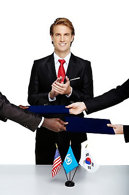 포토 JPG 스튜디오촬영 서양인 외국인 백인 해외기획촬영 2011년태국 남자 흑인 비즈니스 탁자 성공 회의 협력 영업 한국 함께함 실내 협상 서기 미소 웃음 누끼 사람 동양인 인종 정장 손짓 성인 앞모습 세명 30대 글로벌비즈니스 미국 경쟁 거래 모임 축하 깃발 업무 직장인 비즈니스맨 작업실 성조기 국기 목표 계획 태극기 토론 박수 계약 무역 주기 문서 화해 친목 국제연합 외교 유엔기 남자만 성인남자만 장년만 장년남자만 성인만 국내포토 직업 옷 감정 산업 아시아 뷰포인트 가구 컨셉 북아메리카 모션 표정 내부 장년 경제 글로벌 작업 파일형식