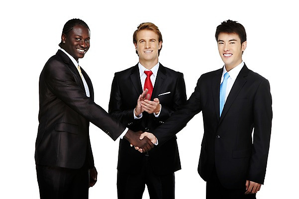 포토 JPG 스튜디오촬영 서양인 외국인 백인 해외기획촬영 2011년태국 남자 흑인 비즈니스 성공 회의 협력 악수 영업 함께함 실내 협상 서기 미소 웃음 누끼 사람 동양인 인종 정장 손짓 성인 앞모습 세명 30대 손잡기 글로벌비즈니스 경쟁 거래 모임 축하 인사 업무 직장인 비즈니스맨 작업실 목표 계획 토론 박수 화해 남자만 성인남자만 장년만 장년남자만 성인만 국내포토 직업 옷 감정 뷰포인트 컨셉 모션 표정 내부 장년 글로벌 예절 작업 파일형식