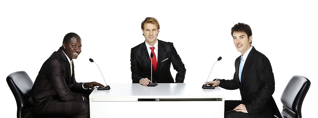 포토 JPG 스튜디오촬영 서양인 외국인 백인 해외기획촬영 2011년태국 남자 흑인 의자 비즈니스 탁자 성공 회의 영업 함께함 실내 협상 미소 웃음 누끼 사람 앉기 동양인 인종 정장 성인 앞모습 옆모습 세명 30대 글로벌비즈니스 경쟁 거래 모임 업무 직장인 비즈니스맨 작업실 목표 계획 토론 마이크 남자만 성인남자만 장년만 장년남자만 성인만 국내포토 직업 옷 뷰포인트 음향기기 가구 컨셉 모션 표정 내부 장년 글로벌 작업 파일형식