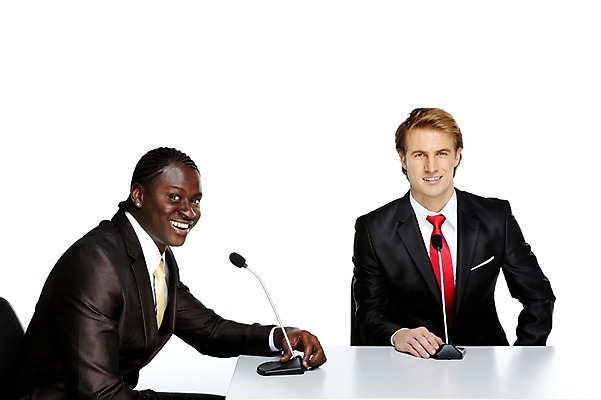 포토 JPG 스튜디오촬영 서양인 외국인 백인 해외기획촬영 2011년태국 남자 흑인 비즈니스 탁자 성공 회의 영업 함께함 실내 협상 미소 웃음 누끼 사람 인종 정장 상반신 성인 두명 앞모습 옆모습 30대 글로벌비즈니스 경쟁 거래 모임 업무 직장인 비즈니스맨 작업실 목표 계획 토론 마이크 남자만 성인남자만 장년만 장년남자만 성인만 국내포토 직업 옷 뷰포인트 음향기기 가구 컨셉 표정 내부 장년 글로벌 작업 파일형식