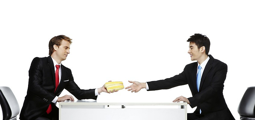 포토 JPG 스튜디오촬영 서양인 외국인 백인 해외기획촬영 2011년태국 남자 의자 비즈니스 탁자 성공 회의 협력 영업 함께함 실내 협상 옥수수 미소 웃음 들기 누끼 사람 앉기 동양인 정장 손짓 상반신 성인 두명 옆모습 30대 마주보기 글로벌비즈니스 경쟁 거래 모임 업무 직장인 비즈니스맨 작업실 목표 계획 토론 주기 남자만 성인남자만 장년만 장년남자만 성인만 국내포토 직업 옷 뷰포인트 가구 컨셉 모션 곡류 표정 인종 내부 장년 글로벌 작업 파일형식