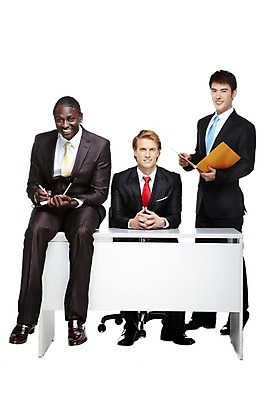 포토 JPG 스튜디오촬영 전신 서양인 외국인 백인 해외기획촬영 2011년태국 남자 흑인 비즈니스 탁자 성공 회의 협력 영업 함께함 실내 협상 서기 미소 웃음 누끼 사람 앉기 동양인 인종 정장 성인 앞모습 세명 30대 펜 다이어리 글로벌비즈니스 경쟁 거래 모임 기록 업무 직장인 비즈니스맨 작업실 목표 계획 토론 동료 문서 남자만 성인남자만 장년만 장년남자만 성인만 국내포토 직업 옷 뷰포인트 가구 컨셉 관계 모션 표정 내부 장년 글로벌 필기구 사무용품 작업 파일형식