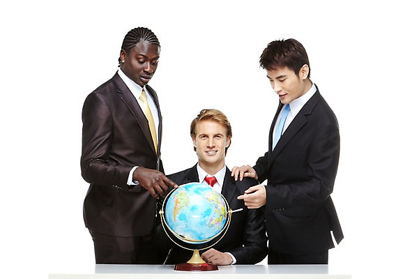 포토 JPG 스튜디오촬영 서양인 외국인 백인 해외기획촬영 응시 2011년태국 남자 지구 흑인 비즈니스 탁자 성공 회의 협력 함께함 실내 서기 누끼 사람 앉기 동양인 인종 정장 성인 앞모습 세명 30대 세계 글로벌 지구본 글로벌비즈니스 경쟁 모임 직장인 비즈니스맨 목표 계획 동료 남자만 성인남자만 장년만 장년남자만 성인만 국내포토 직업 시선 옷 뷰포인트 가구 컨셉 관계 모션 내부 장년 파일형식