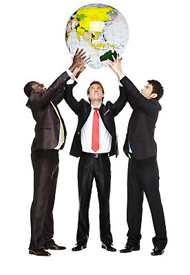 포토 JPG 스튜디오촬영 전신 서양인 외국인 백인 해외기획촬영 2011년태국 남자 지구 흑인 컨셉 비즈니스 공 성공 협력 함께함 실내 서기 미소 웃음 들기 누끼 사람 동양인 인종 정장 성인 앞모습 옆모습 세명 세계 글로벌 지구본 글로벌비즈니스 경쟁 올려보기 직장인 비즈니스맨 목표 계획 동료 화해 남자만 성인남자만 성인만 국내포토 직업 옷 감정 뷰포인트 관계 모션 표정 내부 파일형식