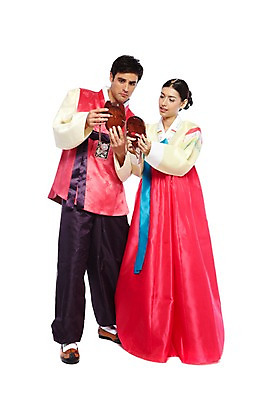 포토 JPG 스튜디오촬영 전신 서양인 외국인 백인 해외기획촬영 한국문화 한국전통 전통 라이프스타일 부부 커플 응시 옷 여자 2011년태국 명절 남자 전통문화 문화 한쌍 여행 신혼부부 새로움 전통소품 한국 실내 가면 서기 들기 누끼 사람 20대 성인 두명 앞모습 여행객 체험 전통의상 한복 오브젝트 고무신 탈 전통체험 국내여행 청년만 성인만 국내포토 동양문화 시선 기념일 아시아 뷰포인트 신발 컨셉 관계 모션 인종 청년 내부 생활 신혼 파일형식