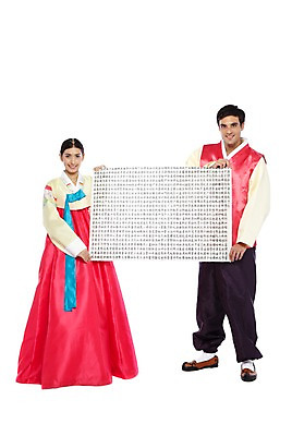 포토 JPG 스튜디오촬영 전신 서양인 외국인 백인 해외기획촬영 문자 한국문화 한국전통 전통 부부 커플 옷 여자 2011년태국 명절 남자 종이 전통문화 문화 한쌍 여행 신혼부부 새로움 전통소품 한국 실내 서기 미소 웃음 들기 누끼 사람 20대 성인 두명 앞모습 여행객 한자 체험 전통의상 한복 한지 오브젝트 고무신 전통체험 국내여행 청년만 성인만 국내포토 동양문화 기념일 아시아 뷰포인트 신발 컨셉 관계 모션 표정 인종 청년 내부 신혼 파일형식