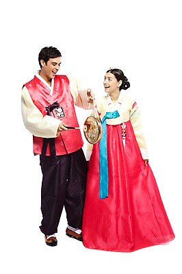 포토 JPG 스튜디오촬영 전신 서양인 외국인 백인 해외기획촬영 한국문화 한국전통 전통 라이프스타일 부부 커플 옷 여자 2011년태국 명절 남자 전통문화 문화 악기 한쌍 여행 연주 신혼부부 타악기 새로움 전통소품 한국 실내 국악기 서기 미소 웃음 들기 누끼 사람 20대 성인 두명 앞모습 여행객 전통놀이 체험 전통의상 한복 풍물놀이 사물놀이 오브젝트 고무신 전통체험 꽹과리 국내여행 청년만 성인만 국내포토 동양문화 기념일 아시아 음악 뷰포인트 신발 컨셉 관계 모션 놀이 표정 국악 인종 청년 내부 생활 전통공연 신혼 파일형식