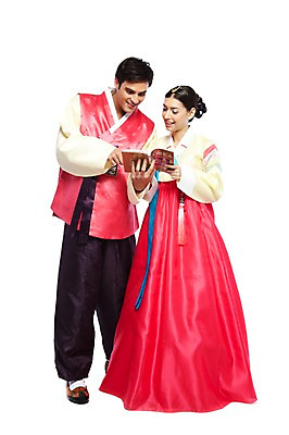 포토 JPG 스튜디오촬영 전신 서양인 외국인 백인 해외기획촬영 한국문화 한국전통 전통 라이프스타일 부부 커플 응시 옷 여자 2011년태국 명절 남자 전통문화 문화 한쌍 여행 가이드 신혼부부 새로움 한국 실내 서기 미소 웃음 들기 누끼 사람 20대 성인 두명 앞모습 책 여행객 체험 전통의상 한복 가이드북 북 고무신 전통체험 국내여행 청년만 성인만 국내포토 직업 동양문화 시선 기념일 아시아 뷰포인트 신발 컨셉 관계 모션 타악기 표정 인종 청년 내부 생활 신혼 파일형식