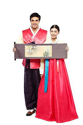 포토 JPG 스튜디오촬영 전신 서양인 외국인 백인 해외기획촬영 한국문화 한국전통 전통 라이프스타일 부부 커플 옷 여자 2011년태국 명절 남자 전통문화 문화 한쌍 여행 신혼부부 새로움 전통소품 한국 실내 미술 서기 미소 웃음 들기 누끼 사람 20대 성인 두명 앞모습 여행객 체험 전통의상 한복 동양화 오브젝트 그림 고무신 족자 전통체험 국내여행 청년만 성인만 국내포토 동양문화 기념일 아시아 뷰포인트 신발 컨셉 관계 모션 문화예술 표정 인종 청년 내부 생활 신혼 파일형식