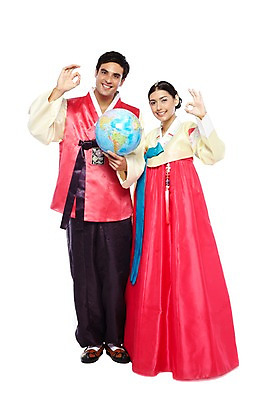 포토 JPG 스튜디오촬영 전신 서양인 외국인 백인 해외기획촬영 한국문화 한국전통 전통 라이프스타일 부부 커플 옷 여자 2011년태국 명절 남자 전통문화 문화 한쌍 여행 신혼부부 한국 실내 서기 미소 웃음 들기 누끼 사람 손짓 20대 성인 두명 앞모습 세계 글로벌 지구본 여행객 최고 체험 세계여행 OK 전통의상 한복 승낙 만족 고무신 긍정 국내여행 청년만 성인만 국내포토 동양문화 기념일 감정 아시아 뷰포인트 신발 컨셉 관계 모션 표정 인종 청년 내부 생활 신혼 파일형식