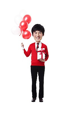 PSD 편집이미지 남자 선물 한명 서기 미소 웃음 들기 사람 동양인 이벤트 20대 성인 30대 선물상자 미니어처 한국인 인물미니어처 풍선 SD캐릭터 남자만 남자한명만 성인남자만 성인만 이미지편집 캐릭터 1 모션 표정 인종 청년 장년 상자 모형 파일형식