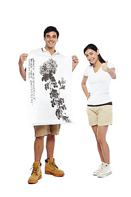 포토 JPG 스튜디오촬영 전신 서양인 외국인 백인 해외기획촬영 한국문화 한국전통 전통 라이프스타일 커플 여자 2011년태국 남자 전통문화 문화 예술 한쌍 여행 운동화 반바지 새로움 전통소품 한국 실내 수묵화 미술 서기 미소 웃음 들기 누끼 사람 손짓 20대 성인 두명 앞모습 캐주얼 여행객 최고 체험 동양화 만족 그림 추천 워커 전통체험 국내여행 청년만 성인만 국내포토 동양문화 옷 감정 아시아 뷰포인트 신발 컨셉 바지 관계 모션 문화예술 표정 인종 청년 내부 생활 오브젝트 파일형식