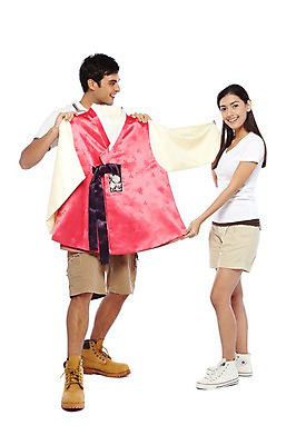 포토 JPG 스튜디오촬영 전신 서양인 외국인 백인 해외기획촬영 한국문화 한국전통 전통 라이프스타일 커플 옷 여자 2011년태국 남자 전통문화 문화 한쌍 여행 운동화 반바지 새로움 한국 실내 서기 미소 웃음 들기 누끼 사람 20대 성인 두명 앞모습 캐주얼 여행객 체험 전통의상 한복 저고리 워커 전통체험 국내여행 청년만 성인만 국내포토 동양문화 아시아 뷰포인트 신발 컨셉 바지 관계 모션 표정 인종 청년 내부 생활 파일형식