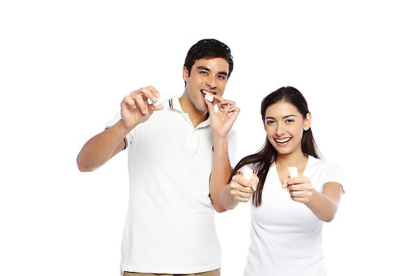 포토 JPG 스튜디오촬영 서양인 외국인 백인 해외기획촬영 한국문화 라이프스타일 커플 여자 2011년태국 남자 문화 음식 한쌍 여행 디저트 새로움 한국 실내 사탕 미소 웃음 들기 누끼 사람 상반신 20대 성인 두명 앞모습 캐주얼 여행객 체험 자르기 먹기 슬라이스 군것질 전통체험 엿 국내여행 먹거리 청년만 성인만 국내포토 동양문화 옷 아시아 뷰포인트 컨셉 관계 모션 표정 인종 청년 내부 생활 전통과자 파일형식