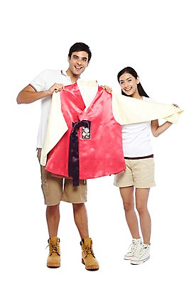 포토 JPG 스튜디오촬영 전신 서양인 외국인 백인 해외기획촬영 한국문화 한국전통 전통 라이프스타일 커플 옷 여자 2011년태국 남자 전통문화 문화 한쌍 여행 운동화 반바지 새로움 한국 실내 서기 미소 웃음 들기 누끼 사람 20대 성인 두명 앞모습 캐주얼 여행객 체험 전통의상 한복 저고리 워커 전통체험 국내여행 청년만 성인만 국내포토 동양문화 아시아 뷰포인트 신발 컨셉 바지 관계 모션 표정 인종 청년 내부 생활 파일형식