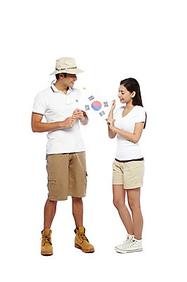 포토 JPG 스튜디오촬영 전신 서양인 외국인 백인 해외기획촬영 모자 한국문화 라이프스타일 커플 여자 2011년태국 남자 문화 한쌍 여행 운동화 반바지 새로움 한국 실내 서기 미소 웃음 들기 누끼 사람 20대 성인 두명 앞모습 캐주얼 여행객 깃발 체험 국기 태극기 워커 전통체험 국내여행 청년만 성인만 국내포토 동양문화 잡화 옷 아시아 뷰포인트 신발 컨셉 바지 관계 모션 표정 인종 청년 내부 생활 파일형식