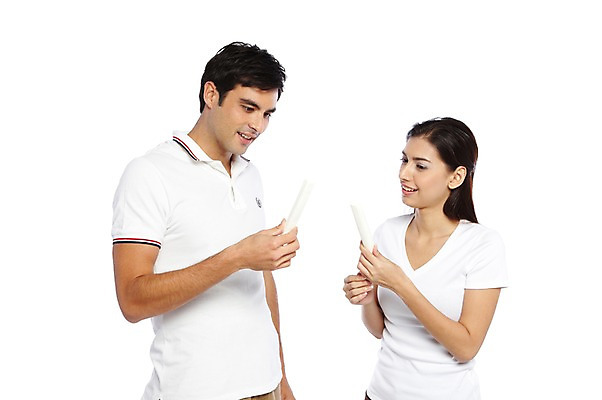 포토 JPG 스튜디오촬영 서양인 외국인 백인 해외기획촬영 한국문화 라이프스타일 커플 여자 2011년태국 남자 문화 음식 한쌍 여행 디저트 새로움 한국 실내 사탕 미소 웃음 들기 누끼 사람 상반신 20대 성인 두명 앞모습 캐주얼 여행객 체험 군것질 전통체험 엿 국내여행 먹거리 청년만 성인만 국내포토 동양문화 옷 아시아 뷰포인트 컨셉 관계 모션 표정 인종 청년 내부 생활 전통과자 파일형식