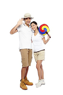 포토 JPG 스튜디오촬영 전신 서양인 외국인 백인 해외기획촬영 모자 한국문화 한국전통 전통 라이프스타일 커플 여자 2011년태국 남자 전통문화 문화 한쌍 여행 운동화 반바지 새로움 전통소품 한국 실내 서기 미소 웃음 들기 누끼 사람 20대 성인 두명 앞모습 캐주얼 여행객 체험 부채 오브젝트 기념품 워커 전통체험 태극선 전통부채 국내여행 청년만 성인만 국내포토 동양문화 잡화 옷 아시아 뷰포인트 신발 컨셉 바지 관계 모션 표정 인종 청년 내부 생활 파일형식