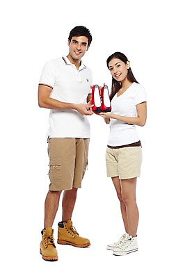 포토 JPG 스튜디오촬영 전신 서양인 외국인 백인 해외기획촬영 한국문화 한국전통 전통 라이프스타일 커플 잡화 여자 2011년태국 남자 전통문화 문화 한쌍 여행 운동화 신발 반바지 새로움 전통소품 한국 실내 서기 미소 웃음 들기 누끼 사람 20대 성인 두명 앞모습 캐주얼 여행객 체험 고무신 워커 전통체험 국내여행 청년만 성인만 국내포토 동양문화 옷 아시아 뷰포인트 컨셉 바지 관계 모션 표정 인종 청년 내부 생활 오브젝트 파일형식